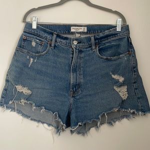 Women’s Abercrombie curve love mom shorts